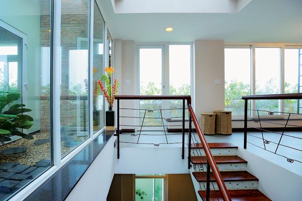 Dán phim cách nhiệt để bảo vệ cho nhà kính