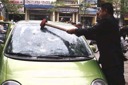 Phim cách nhiệt ô tô còn giữ an toàn cho người ngồi trong xe khi có va đập